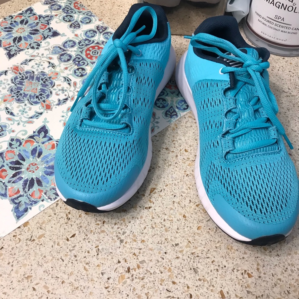 Girls under armour shoes